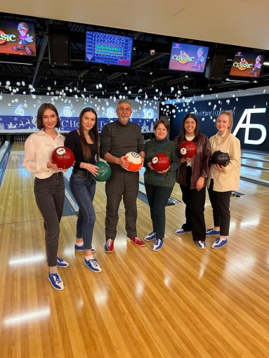 Предновогодние вечера коллектива Сириус Дент: боулинг Предновогодние вечера коллектива Сириус Дент: боулинг