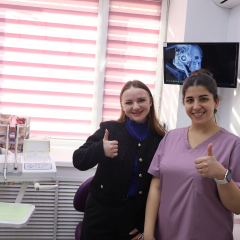 Наша довольная пациентка Виктория после снятия брекетов