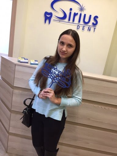 Очаровательная и довольная победительница нашей аукцион-игры, после процедуры - комплексной чистки всей полости рта