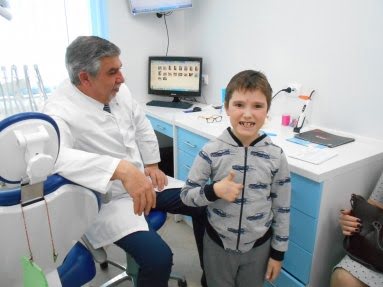 Наш любимый пациент Егор - отличник учебы, после установки ортодонтического аппарата