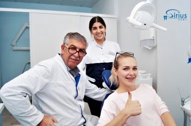 Еще один довольный пациент после установки брекет - системы у нашего профессора-ортодонта!