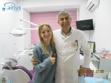 Еще один довольный пациент нашего профессора-ортодонта!